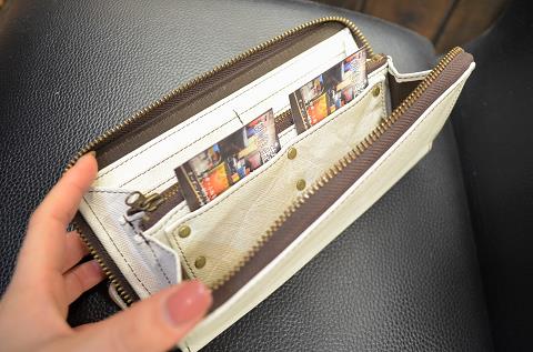 神戸元町にあるレザーバッグをオーダーできるハンドメイドのお店「創作鞄槌井」がハンドメイドしたラウンドファスナー長財布
