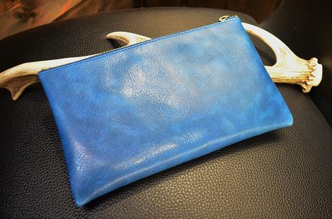 神戸元町にあるレザーバッグをオーダーできるハンドメイドのお店「創作鞄槌井」がハンドメイドしたレザーポーチ