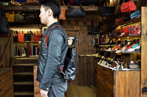 神戸元町にあるレザーバッグをオーダーできるハンドメイドのお店「創作鞄槌井」が創った2WAYバッグ