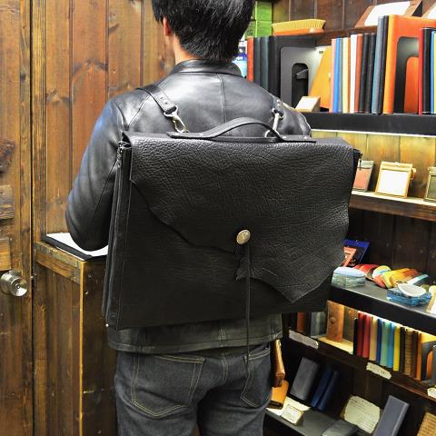 神戸元町にあるレザーバッグをオーダーできるハンドメイドのお店「創作鞄槌井」が手作りしたリュック