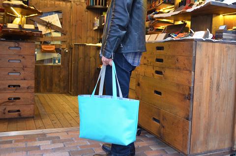 神戸元町にあるレザーバッグをオーダーメイドできる手作りレザー専門店で創ったトートバッグ
