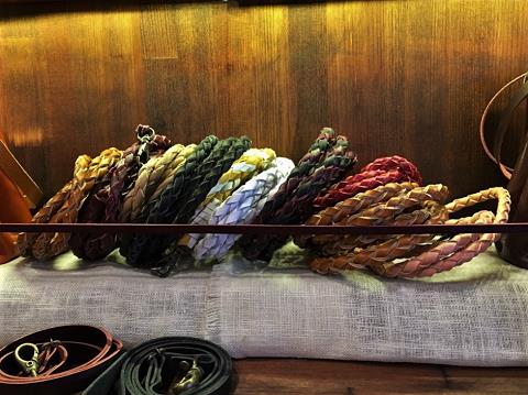 神戸元町にあるレザーバッグをオーダーできるハンドメイドのお店「創作鞄槌井」が創ったプックリポシェット