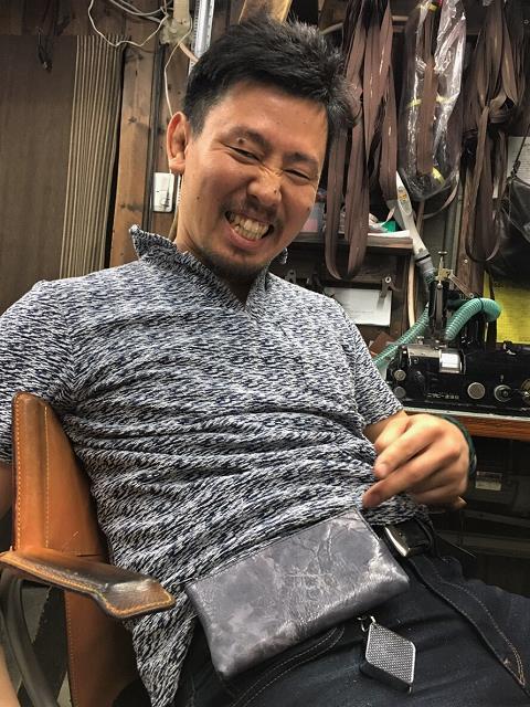 神戸元町にあるレザーバッグをオーダーできるハンドメイドのお店「創作鞄槌井」がハンドメイドした札入れ