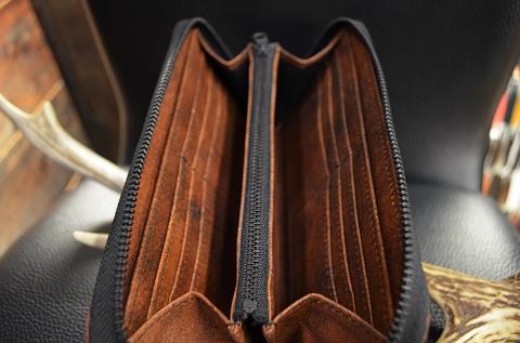 神戸元町にあるレザーバッグをオーダーできるハンドメイドのお店「創作鞄槌井」が創った長財布