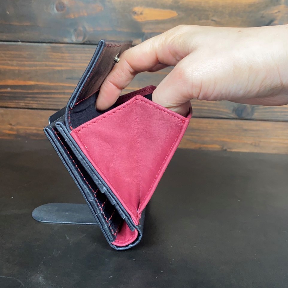 コンパクト二つ折り財布