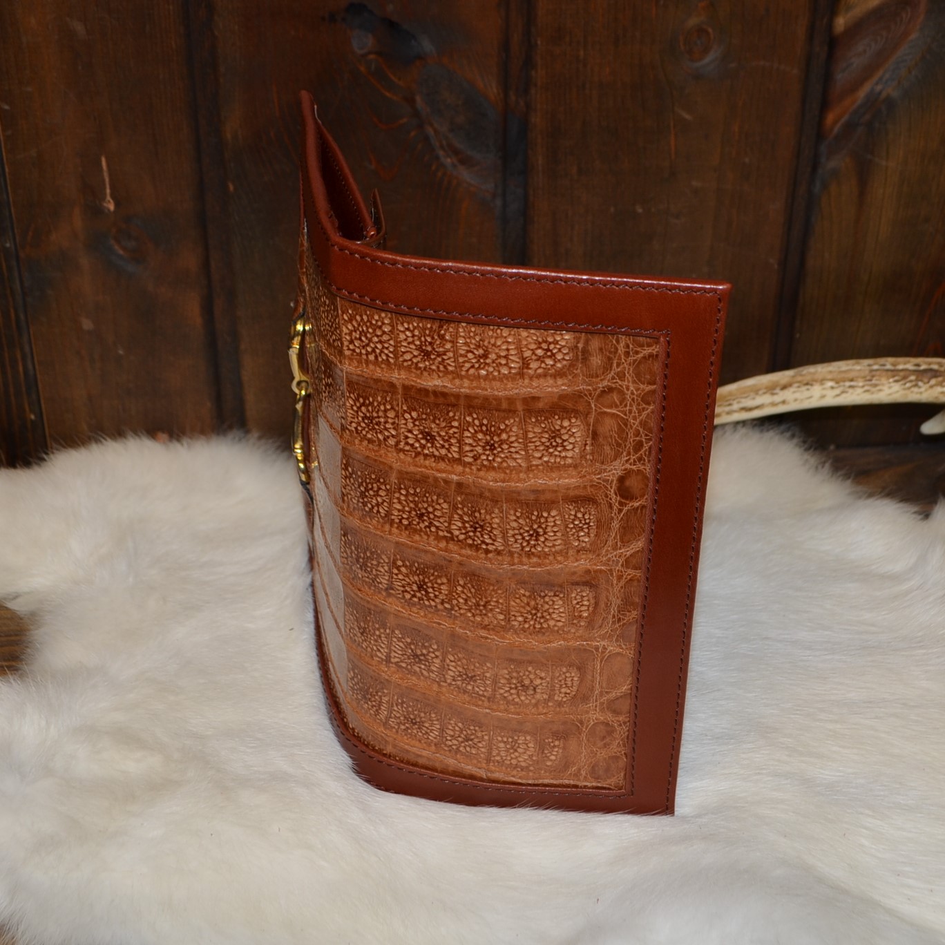 神戸の創作鞄槌井がオーダーで手作りしたワニ革の革財布