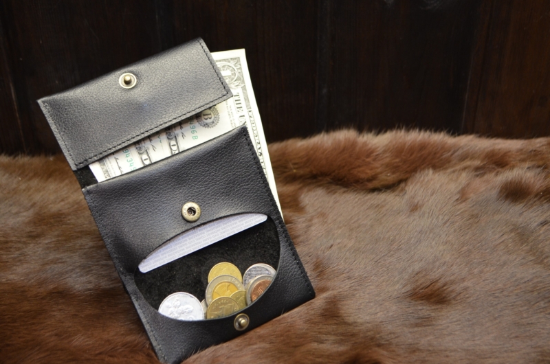神戸元町のオーダーメイド店創作鞄槌井が手作りした三つ折り財布