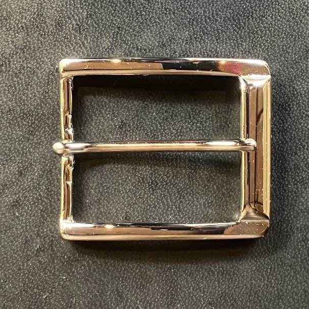 神戸でファッションに合わせて日本製の革ベルトを買うなら創作鞄槌井