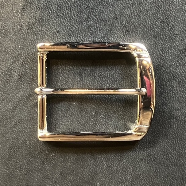 神戸でファッションに合わせて日本製の革ベルトを買うなら創作鞄槌井