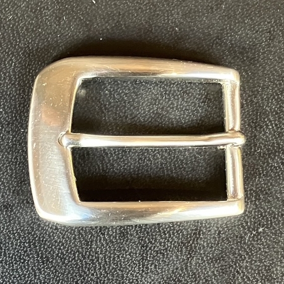 神戸でファッションに合わせて日本製の革ベルトを買うなら創作鞄槌井