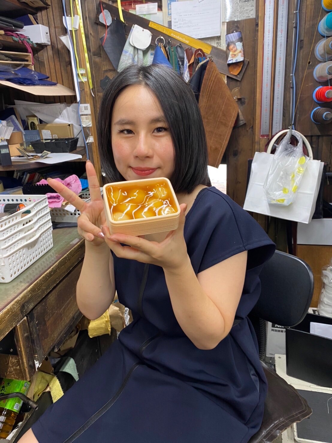 神戸元町のオーダーメイド店創作鞄槌井の接客担当
