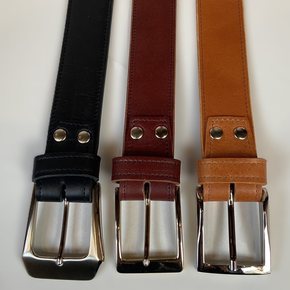 職人が手作りした本革ベルト