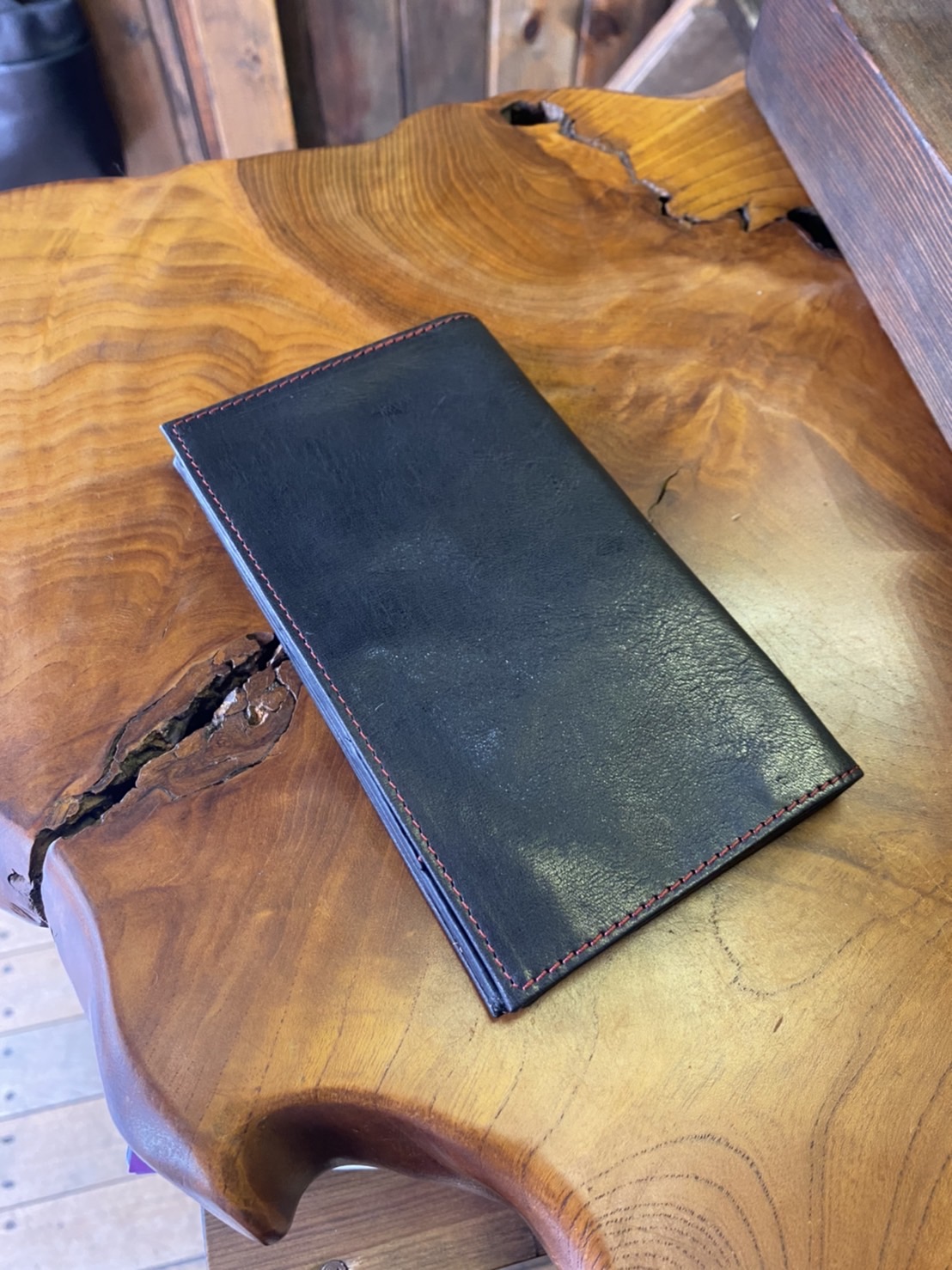 創業当初の創作鞄槌井の革財布が修理で戻ってきました。