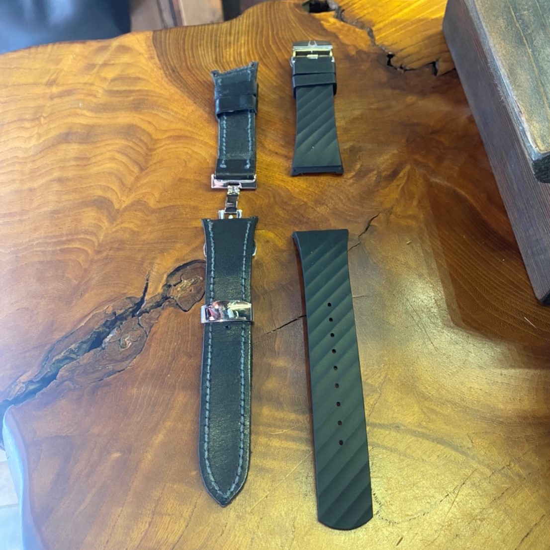 神戸元町の創作鞄槌井の持ち込み腕時計のベルト交換