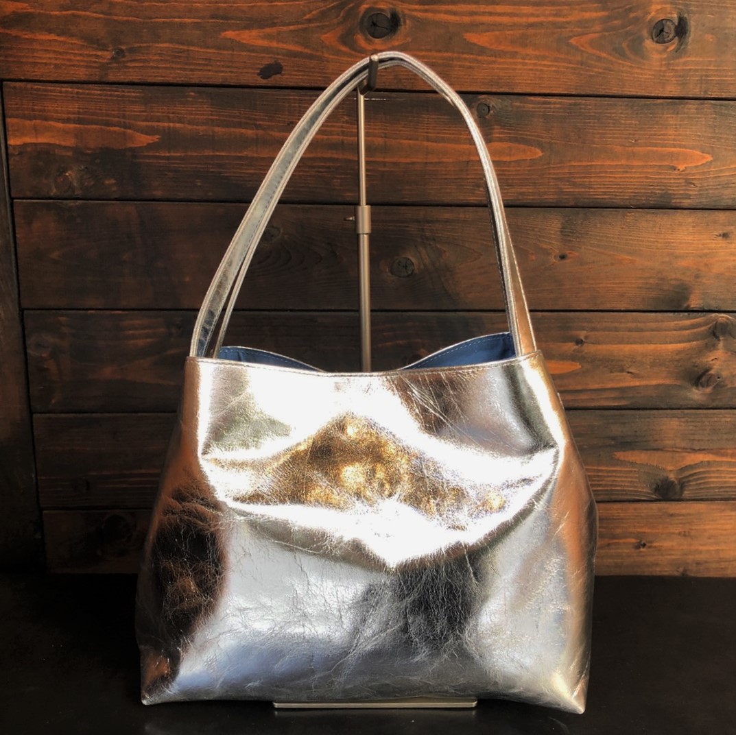 オーダーメイドシルバーの革のバッグ - 創作鞄槌井