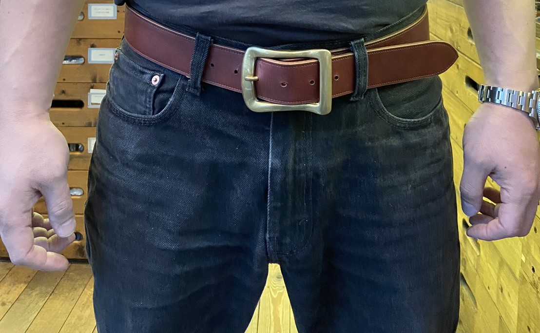 神戸でファッションに合わせて日本製の革ベルトを買うなら創作鞄槌井