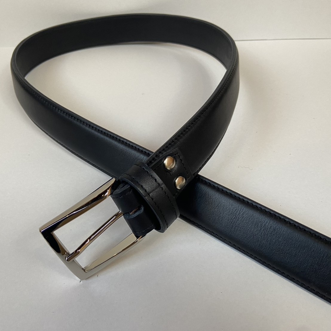 神戸でファッションに合わせて日本製の革ベルトを買うなら創作鞄槌井　高級モデル