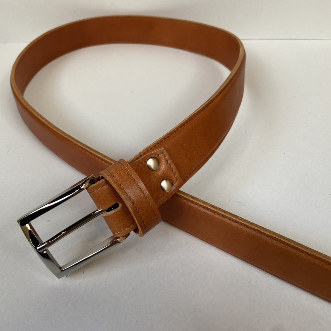 神戸でファッションに合わせて日本製の革ベルトを買うなら創作鞄槌井　高級モデル