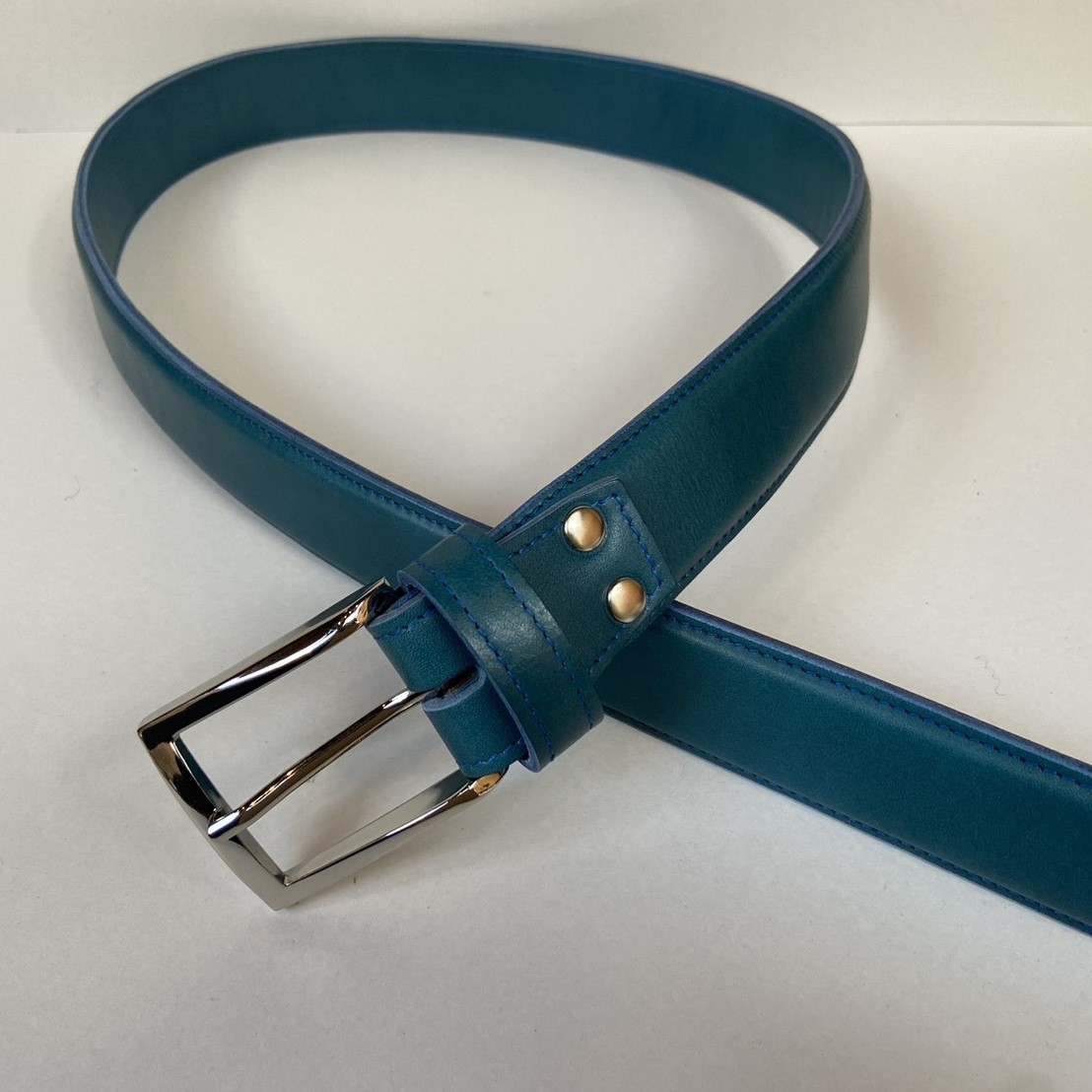 神戸でファッションに合わせて日本製の革ベルトを買うなら創作鞄槌井　高級モデル