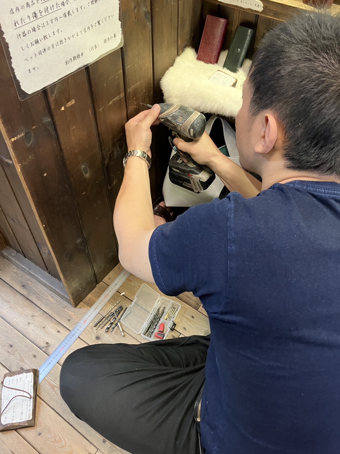神戸の革製品店創作鞄槌井の店舗のPOP